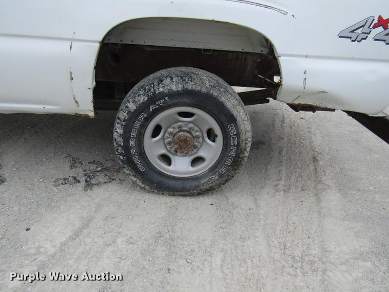 image for item DB2055 2002 GMC Sierra 2500HD pickup truck