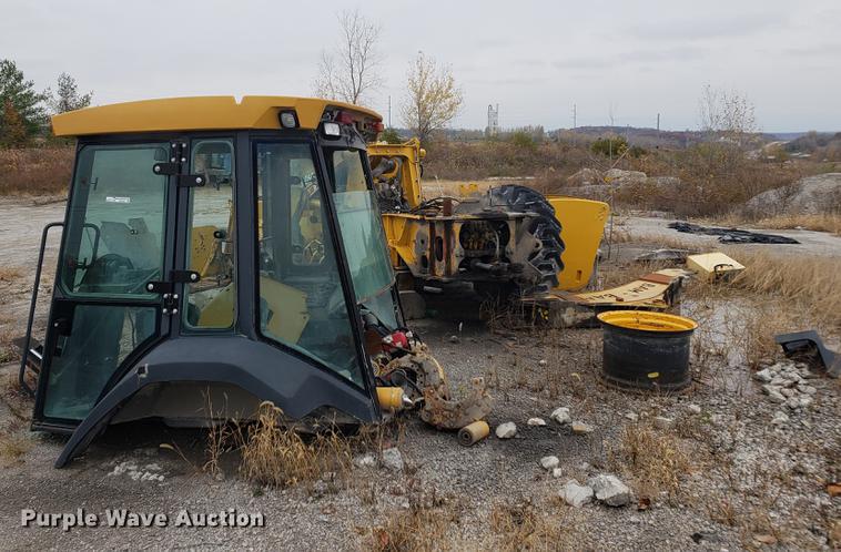 image for item DB9436 2004 John Deere 310SG backhoe