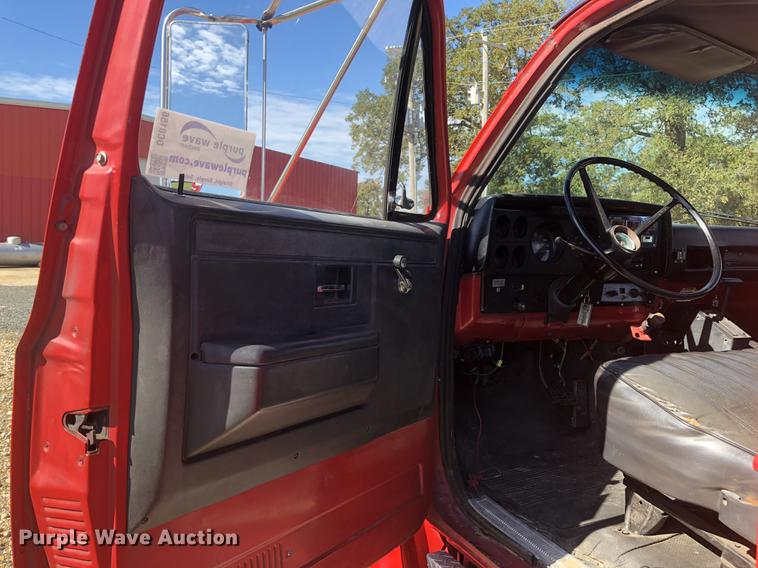 image for item DC0156 1986 GMC C6000 service truck