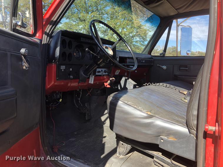 image for item DC0156 1986 GMC C6000 service truck