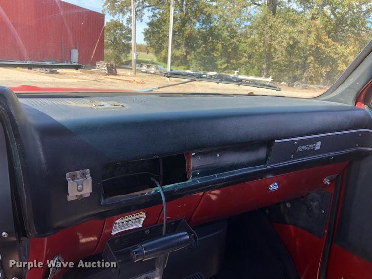 image for item DC0156 1986 GMC C6000 service truck