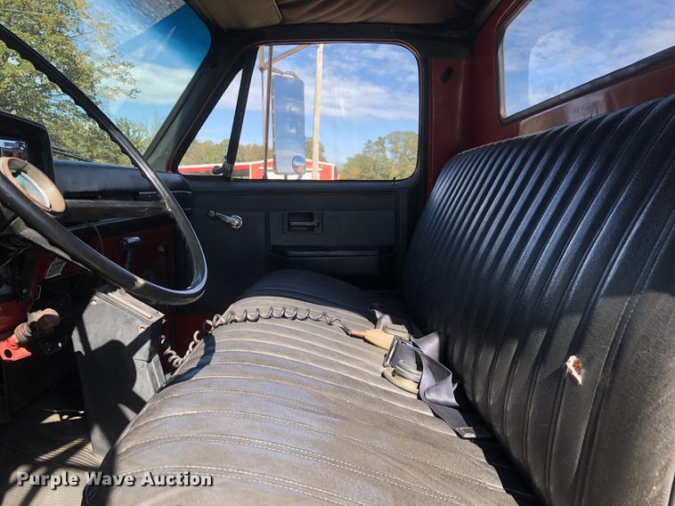 image for item DC0156 1986 GMC C6000 service truck