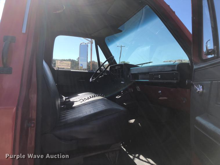 image for item DC0156 1986 GMC C6000 service truck