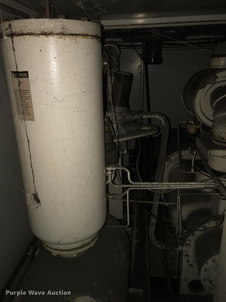 image for item DC0162 2001 Gardner Denver EAQS0F air compressor