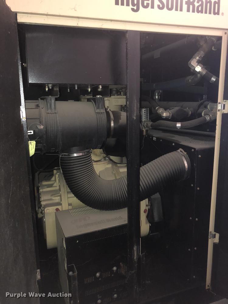 image for item DC0163 2004 Ingersoll Rand 1RN200H-25 air compressor