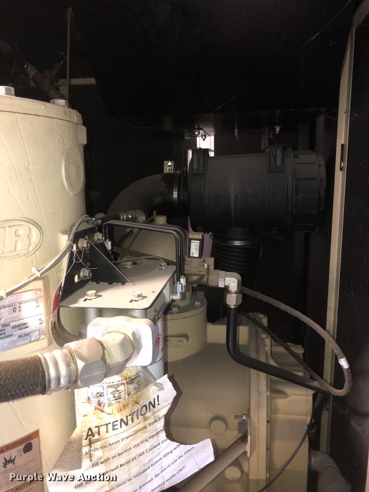 image for item DC0163 2004 Ingersoll Rand 1RN200H-25 air compressor