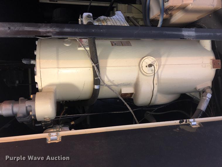 image for item DC0163 2004 Ingersoll Rand 1RN200H-25 air compressor