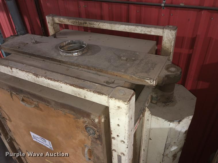 image for item DC0165 Great Western Tru-Balance sifter