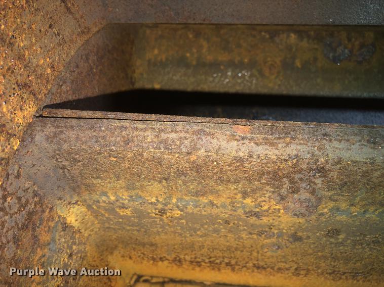 image for item DC0166 Mack MD400 air lock