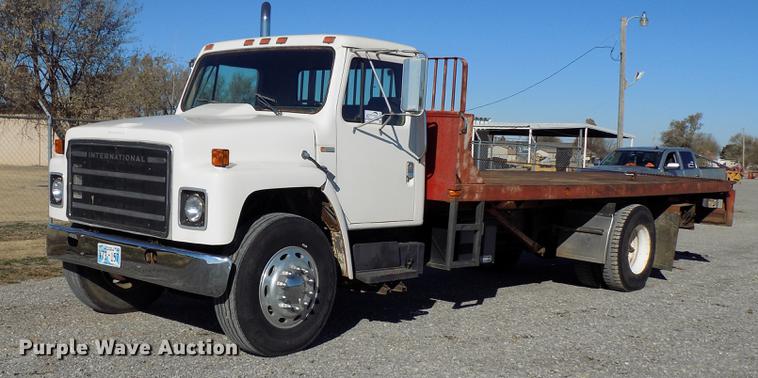 image for item DD3517 1980 International 1854 rollback truck