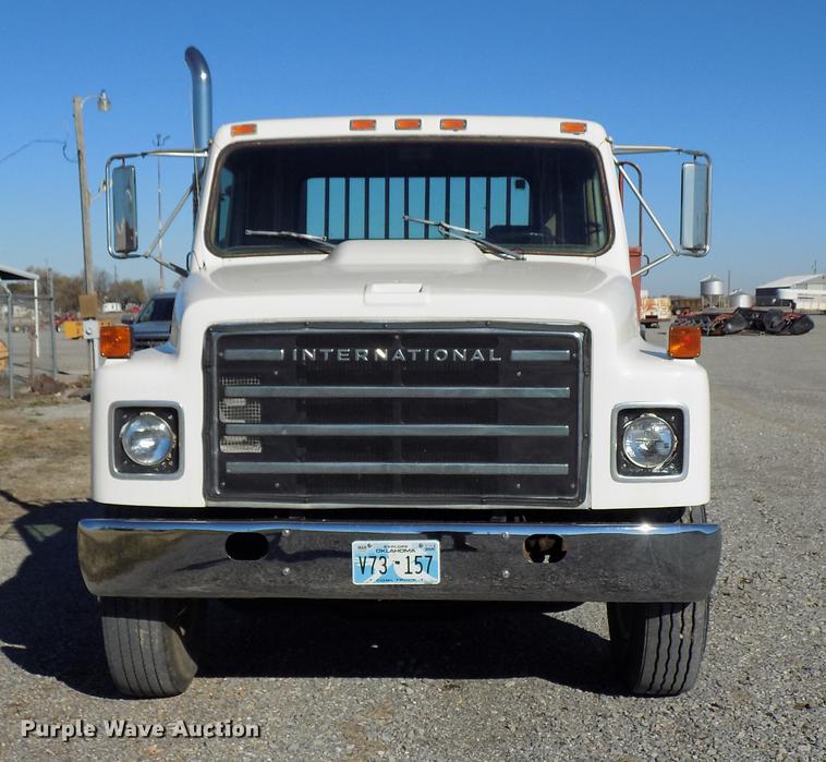 image for item DD3517 1980 International 1854 rollback truck