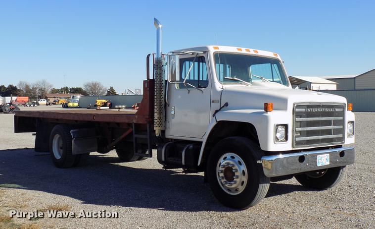 image for item DD3517 1980 International 1854 rollback truck