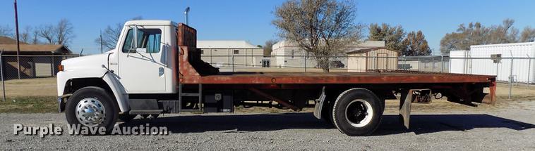 image for item DD3517 1980 International 1854 rollback truck