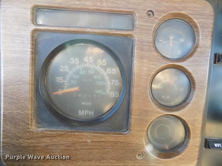 image for item DD3517 1980 International 1854 rollback truck