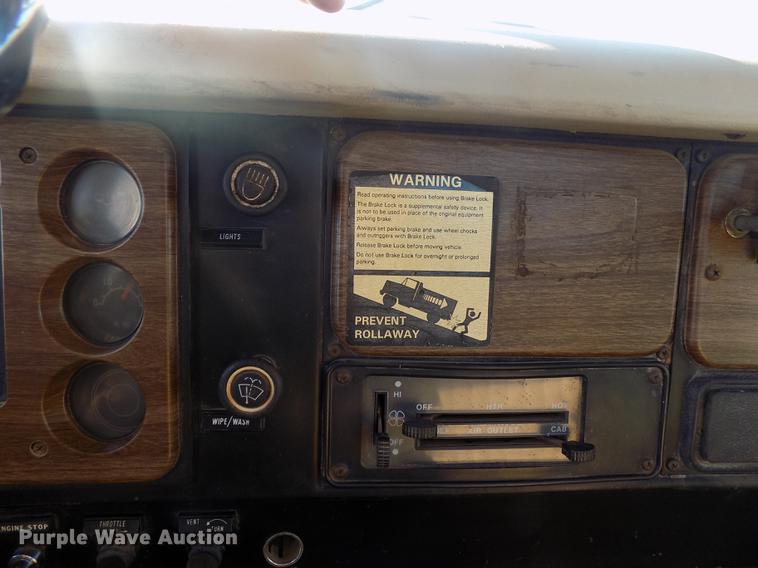 image for item DD3517 1980 International 1854 rollback truck