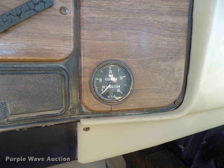 image for item DD3517 1980 International 1854 rollback truck