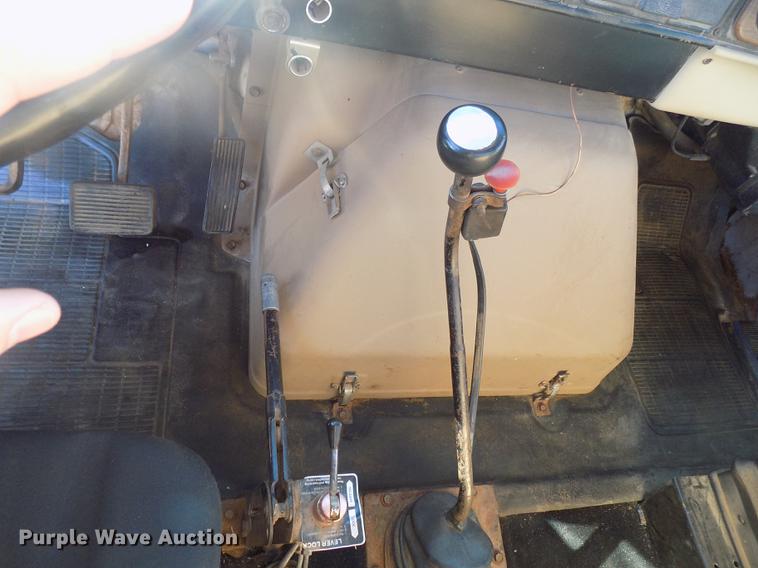 image for item DD3517 1980 International 1854 rollback truck