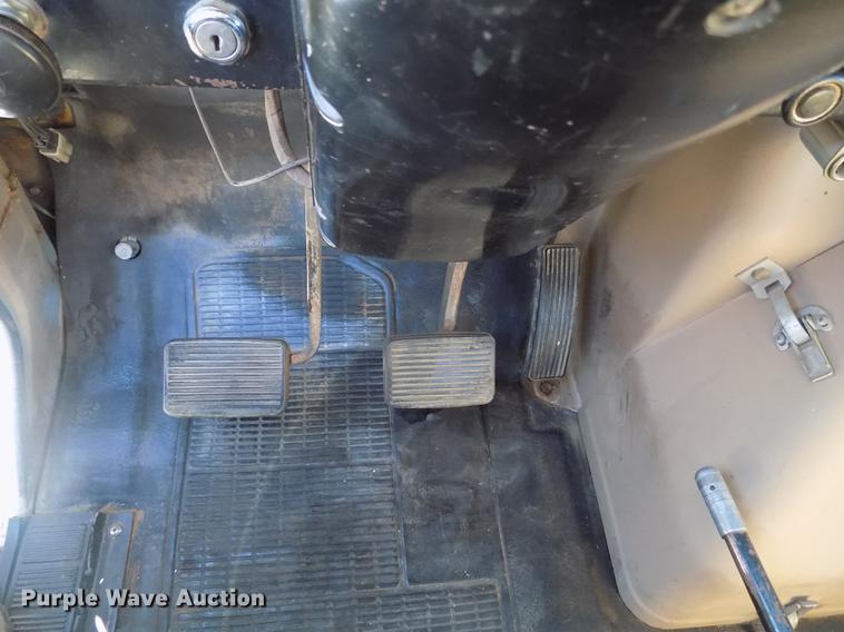 image for item DD3517 1980 International 1854 rollback truck