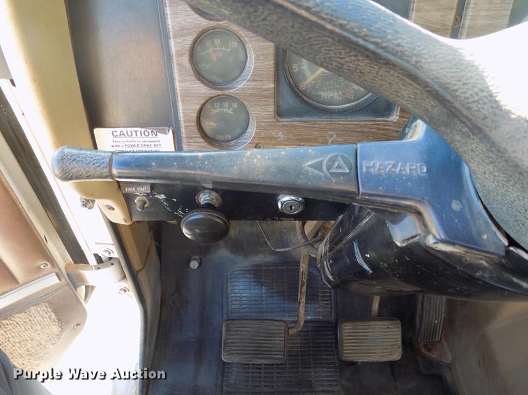 image for item DD3517 1980 International 1854 rollback truck