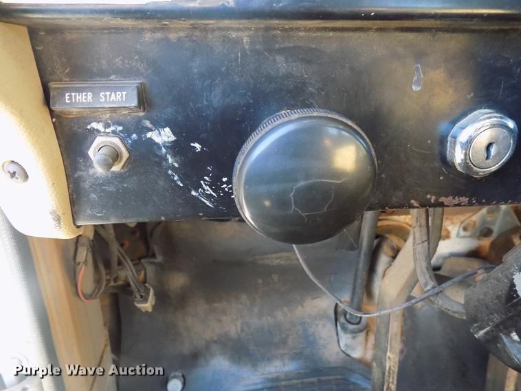 image for item DD3517 1980 International 1854 rollback truck