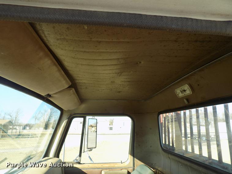 image for item DD3517 1980 International 1854 rollback truck