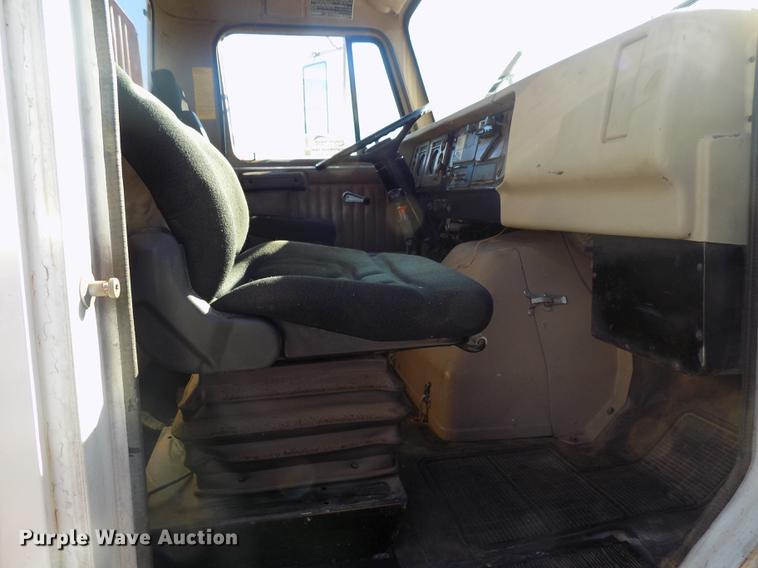 image for item DD3517 1980 International 1854 rollback truck