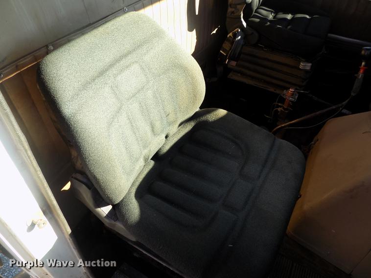 image for item DD3517 1980 International 1854 rollback truck