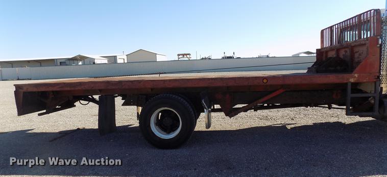 image for item DD3517 1980 International 1854 rollback truck