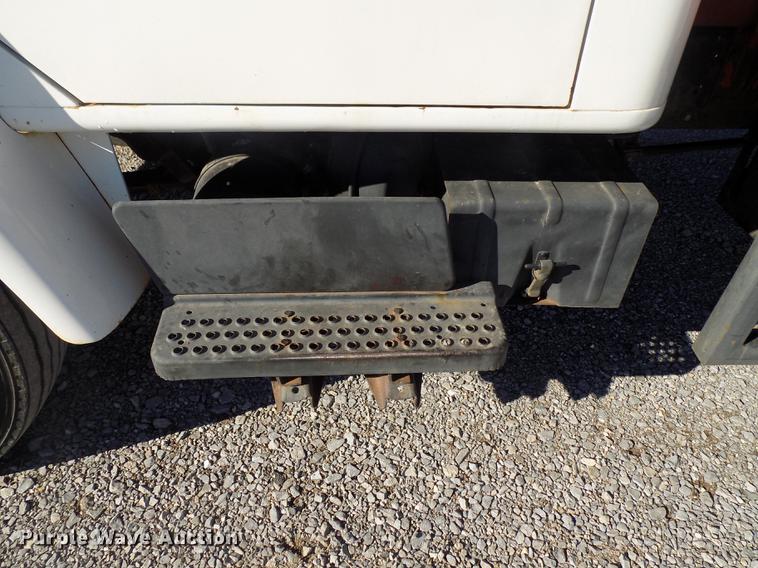 image for item DD3517 1980 International 1854 rollback truck