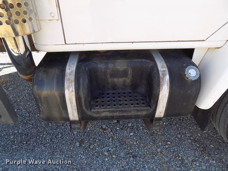 image for item DD3517 1980 International 1854 rollback truck