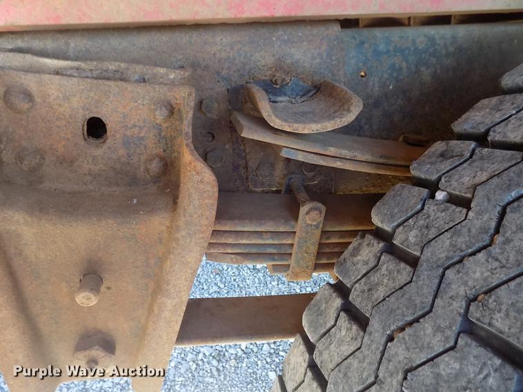 image for item DD3517 1980 International 1854 rollback truck