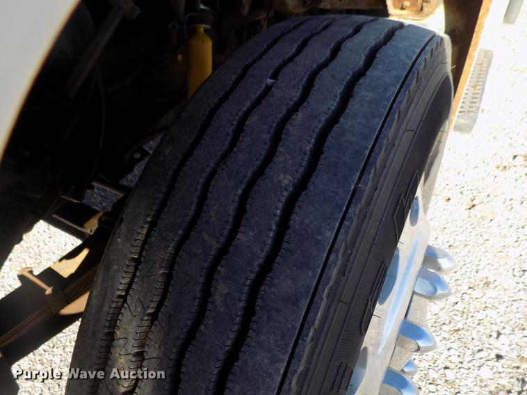 image for item DD3517 1980 International 1854 rollback truck