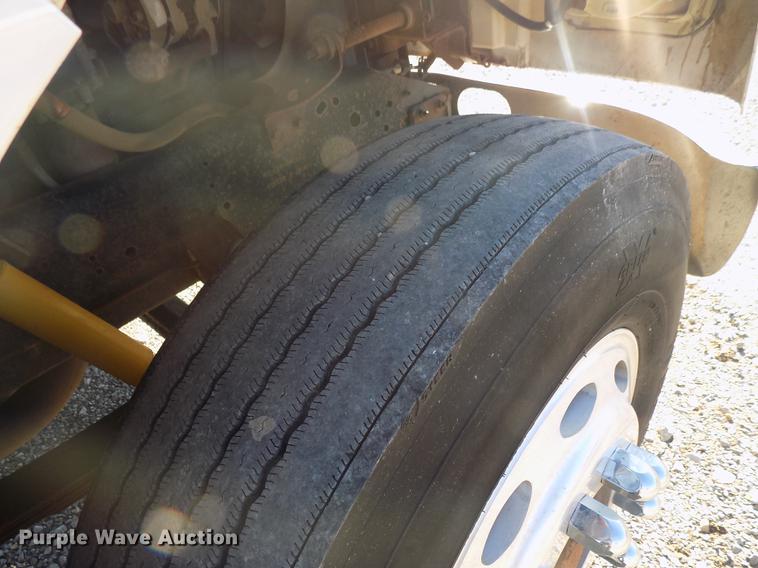 image for item DD3517 1980 International 1854 rollback truck