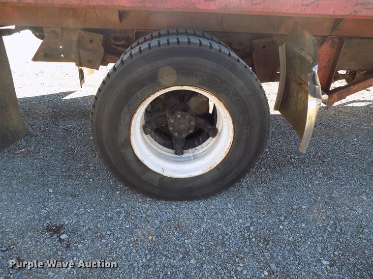 image for item DD3517 1980 International 1854 rollback truck