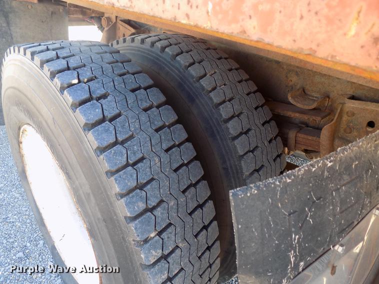 image for item DD3517 1980 International 1854 rollback truck