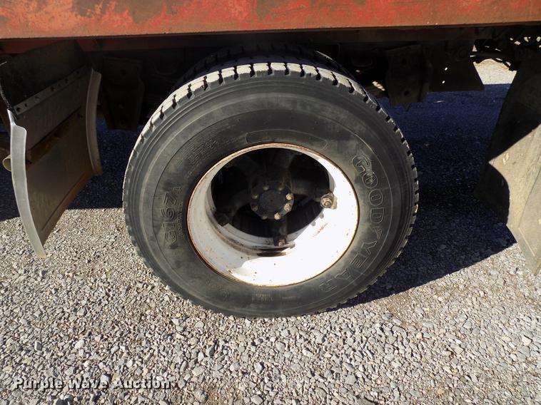 image for item DD3517 1980 International 1854 rollback truck