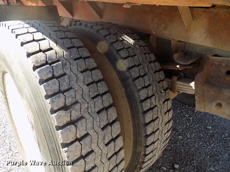 image for item DD3517 1980 International 1854 rollback truck