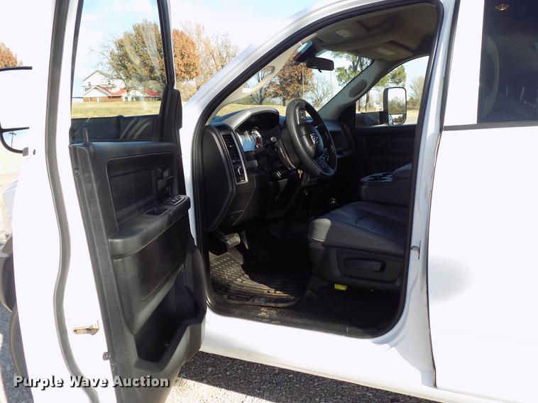 image for item DD3526 2017 Dodge Ram 5500 Crew Cab flatbed truck