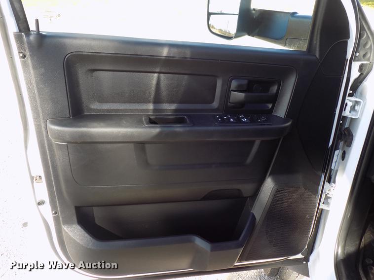 image for item DD3526 2017 Dodge Ram 5500 Crew Cab flatbed truck