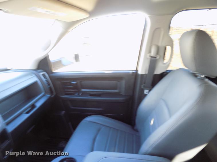 image for item DD3526 2017 Dodge Ram 5500 Crew Cab flatbed truck