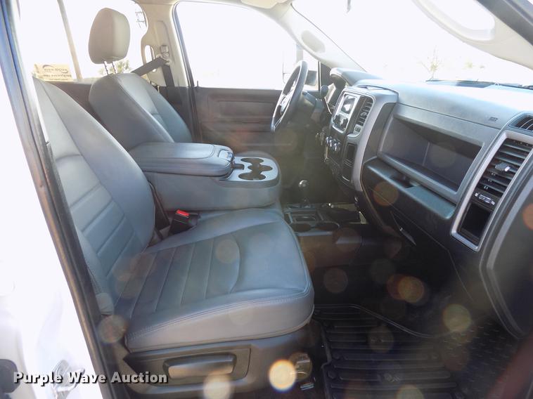 image for item DD3526 2017 Dodge Ram 5500 Crew Cab flatbed truck