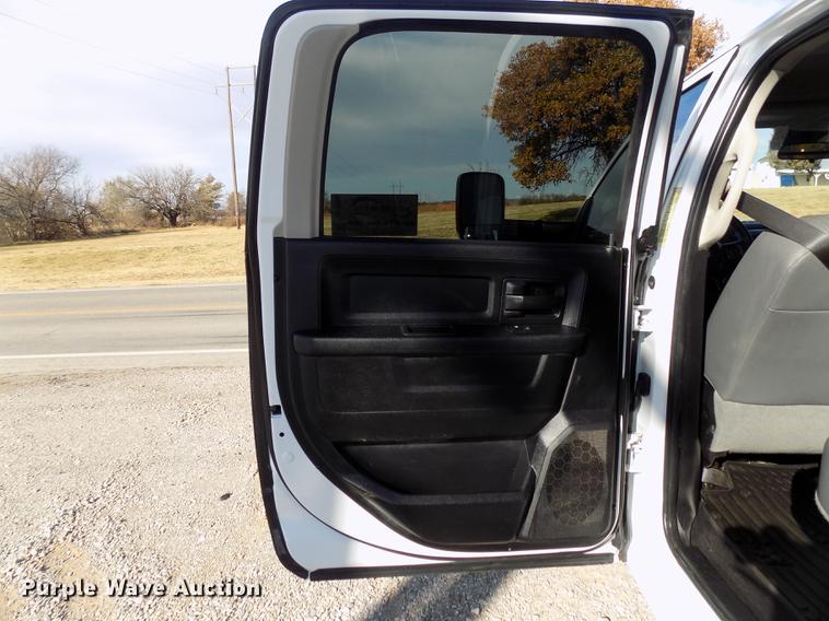 image for item DD3526 2017 Dodge Ram 5500 Crew Cab flatbed truck