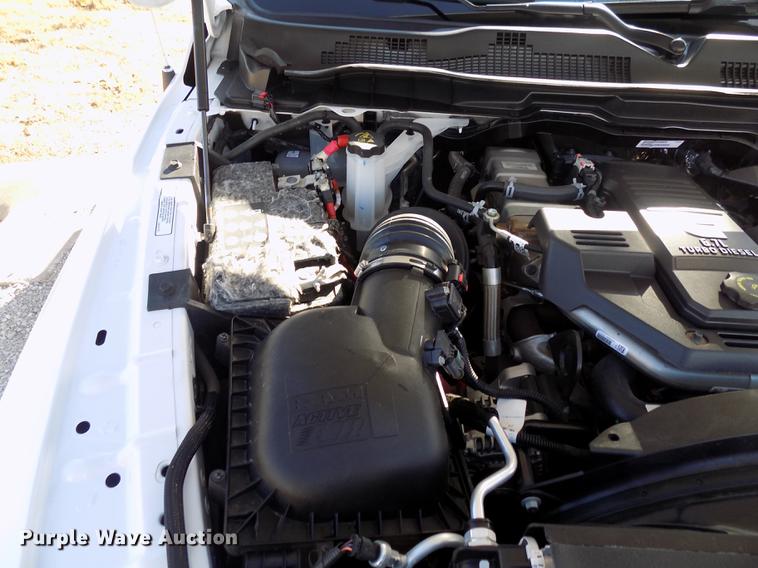 image for item DD3526 2017 Dodge Ram 5500 Crew Cab flatbed truck