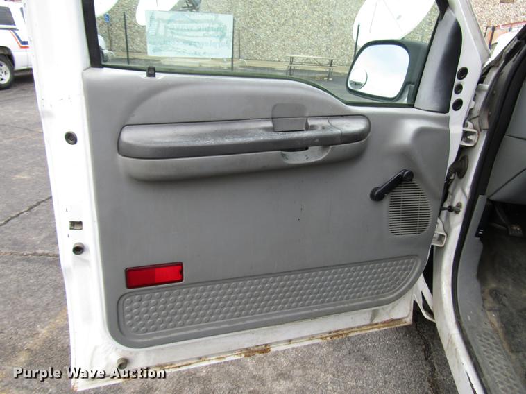 image for item DD3805 2003 Ford F250 Super Duty utility bed pickup truck