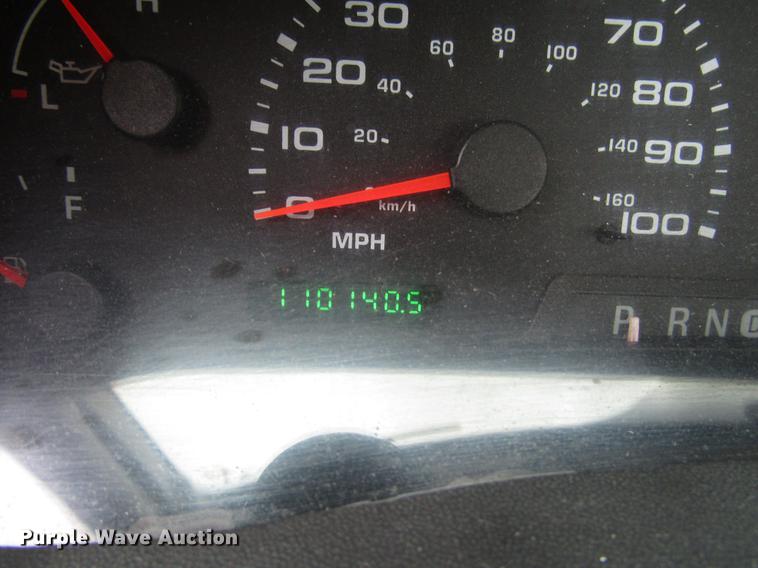 image for item DD3805 2003 Ford F250 Super Duty utility bed pickup truck