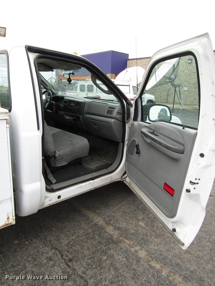 image for item DD3805 2003 Ford F250 Super Duty utility bed pickup truck