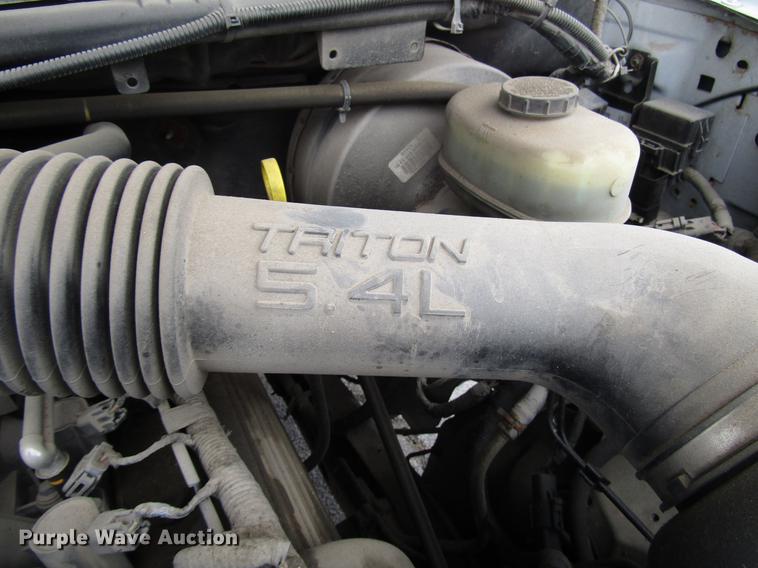 image for item DD3805 2003 Ford F250 Super Duty utility bed pickup truck