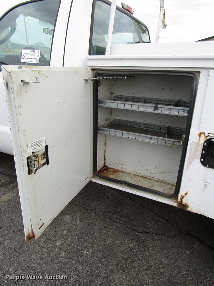 image for item DD3805 2003 Ford F250 Super Duty utility bed pickup truck