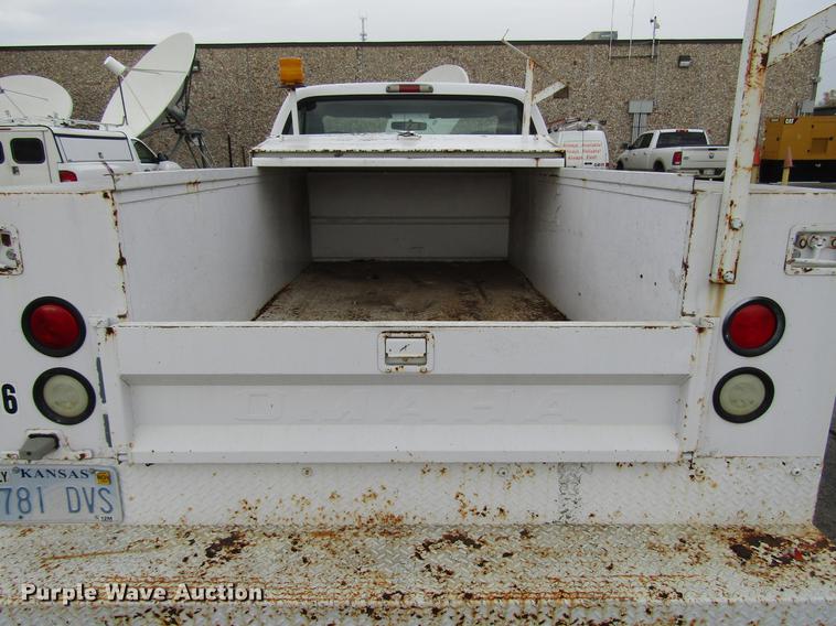image for item DD3805 2003 Ford F250 Super Duty utility bed pickup truck