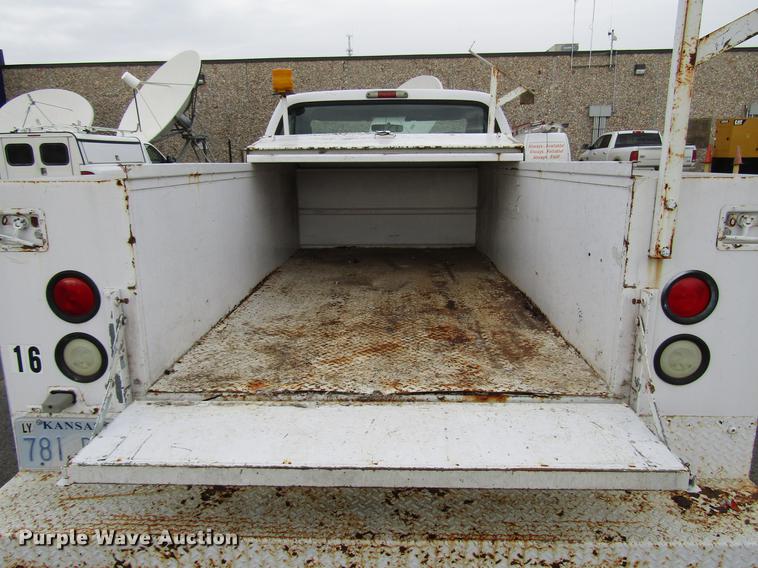image for item DD3805 2003 Ford F250 Super Duty utility bed pickup truck